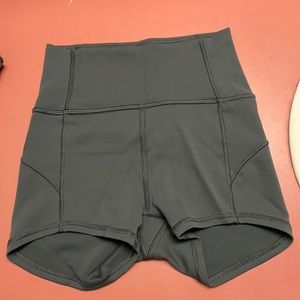 Lululemon in movement short 2.5”